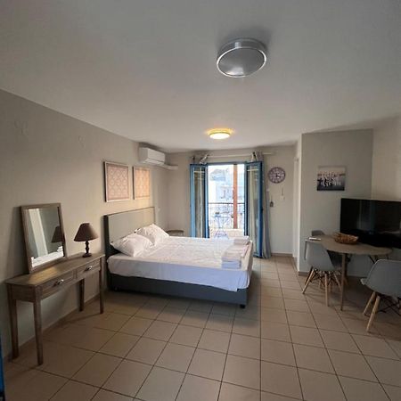 Hersonissos Centre Small Apartment Bagian luar foto
