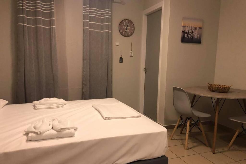 Hersonissos Centre Small Apartment Bagian luar foto