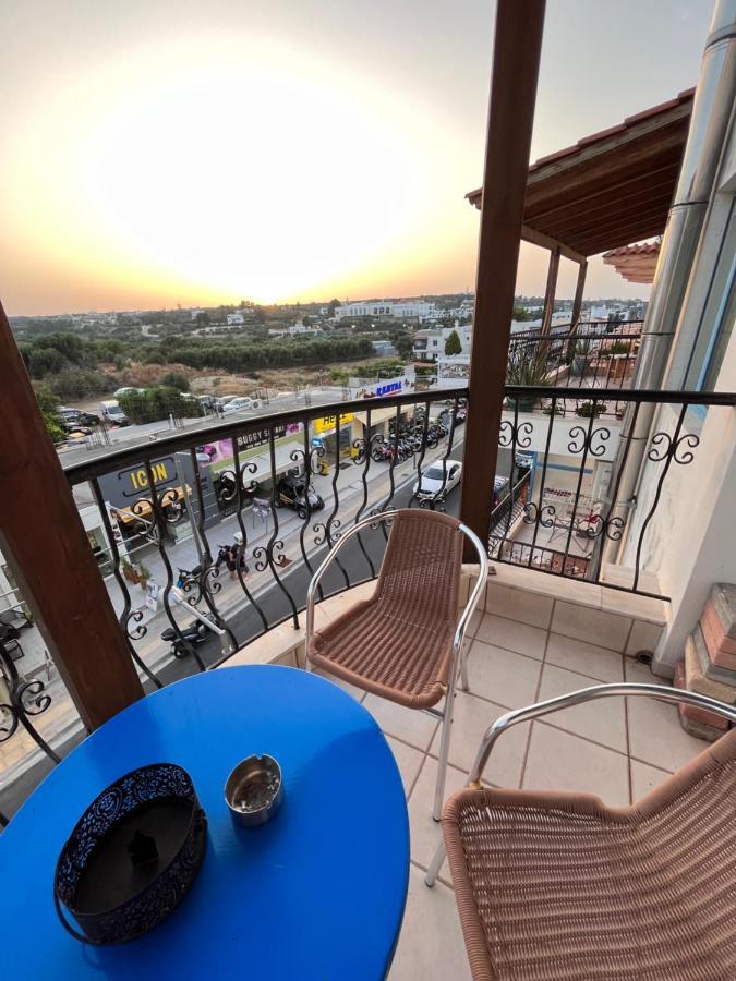 Hersonissos Centre Small Apartment Bagian luar foto